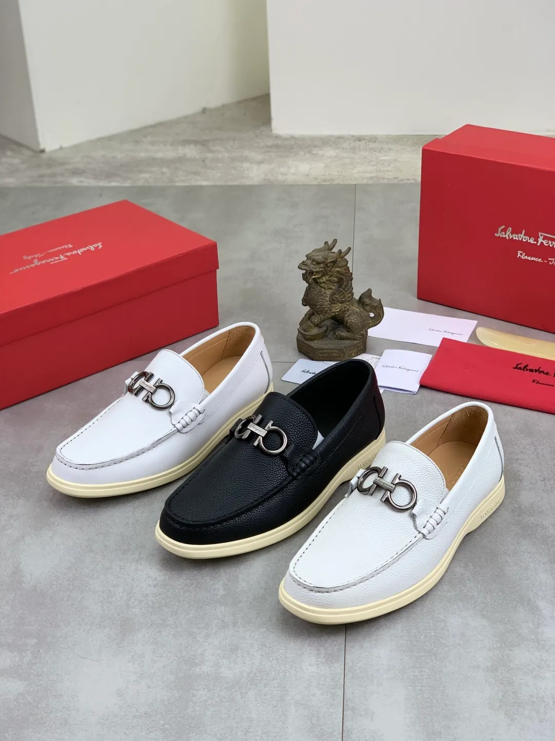 Men's Men's Shoes 💰P580 💰[New Style] Water-dyed Niuli 🆘[Salvatore Ferragamo] Ferragamo's latest casual business leather shoes for men! Listed simultaneously! The fabric is made of specially imported original pebbled calfskin, and the lining is made of imported water-dyed cowhide. It is absolutely luxurious and leads the fashion trend. Matching code: 38-44 (45 and 46 can be customized) Black, brown and burgundy colors available